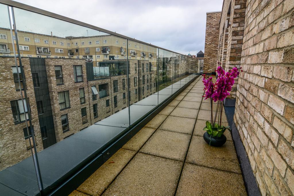 Apartment Wharf - Cambridge Av London Exteriör bild