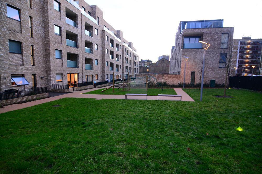 Apartment Wharf - Cambridge Av London Exteriör bild