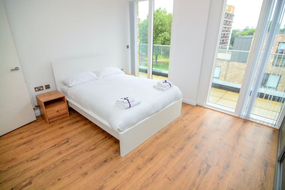 Apartment Wharf - Cambridge Av London Exteriör bild
