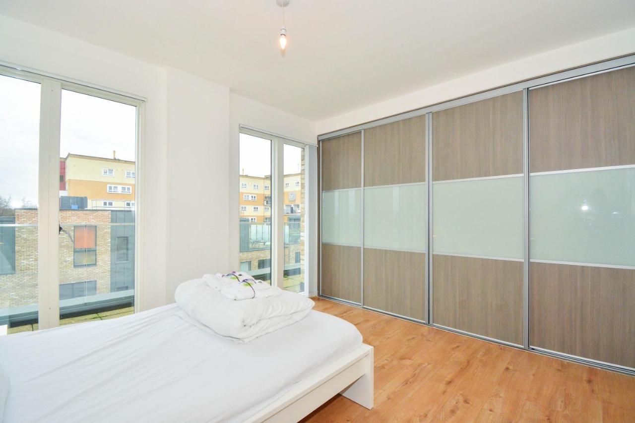 Apartment Wharf - Cambridge Av London Exteriör bild